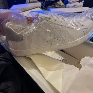 Brand new 100% authentic Gucci Sneakers
